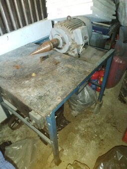Predám kužeľová štiepačka na drevo 5,5 KW - 5