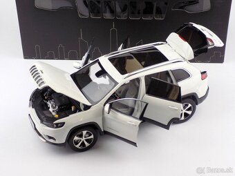 JEEP CHEROKEE 1:18 PAUDI - 5