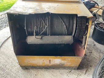 Predám elektrický stavebný navijak s ovládaním - 5