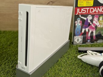 Nintendo Wii, 2 ovládače, 2 mikrofóny + 3 hry - 5