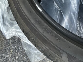 285/35R22 - 5