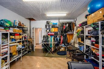 Atraktívny rodinný dom v centre Ilavy s 3 bytovými... - 5