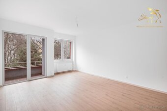 4i byt s otvorenou dispozíciou a 2 balkónmi v srdci Starého - 5