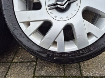 Predám pneu a s diskami R17 originál citroen. - 5