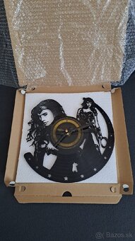Nastenne hodiny z vinylu Wonder Woman - 5