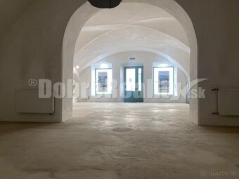 Na prenájom obchodný priestor v historickom centre mesta Ban - 5