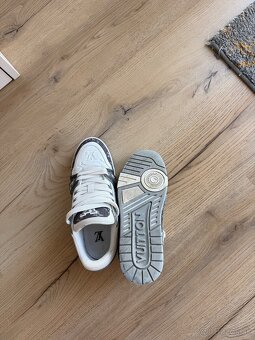 tenisky LOUIS VUITTON UK6,5-7 - 5