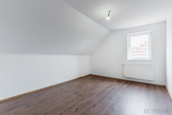 RD s garážou, gazdovský dom, pozemok 2390 m2 - MÉRA - 5