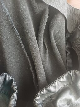 Čierne zateplené nohavice s imitáciou kože - 5