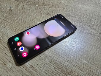 Samsung flip 5 256gb plnefunkcny ma len velmi jemne znamky p - 5