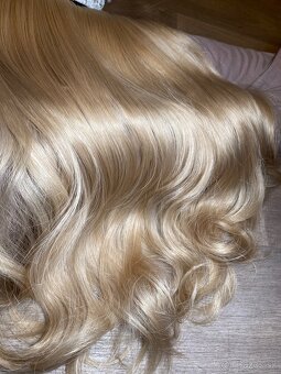 Štýlová blond parochňa s čiapočkou - 5