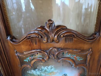 Rohová vitrína - 5