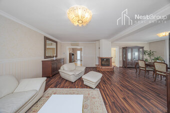 RODINNÁ VILA S BAZÉNOM, POZEMOK 975 m2, DVOJGARÁŽ,TOP POLOHA - 5