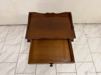 Starožitný odkládací stolek - 5