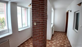 Zrekonštruovaný 4i dom s rozsiahlou záhradou v Kútnikoch - 5