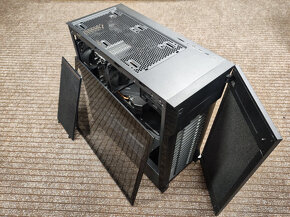 Cooler Master Silencio S600 presklená skrinka, zdroj, disk - 5