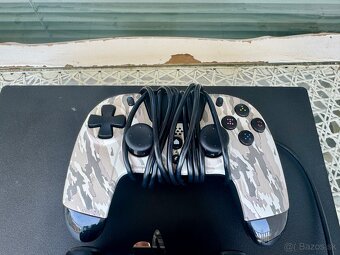 Predám Playstation 4 Pro 1TB + 2 x Controller - 5