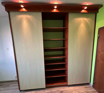 satnikova skrina s osvetlenim 260x260x60 - 5