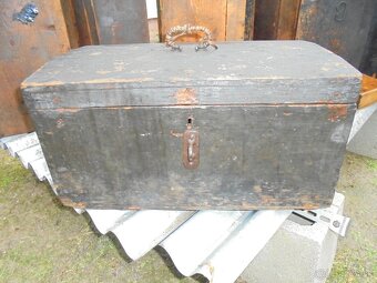 Predám rádio, súdok, kufríky - 5