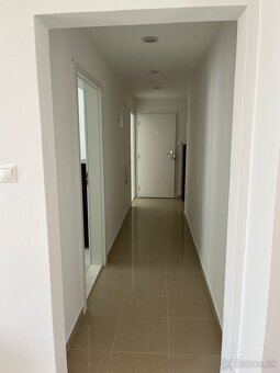 Na prenájom trojizbový byt v meste Dun.Streda - 5