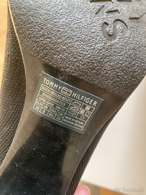 Tommy Hilfiger topanky na opatku podpatku ponožkove - 5