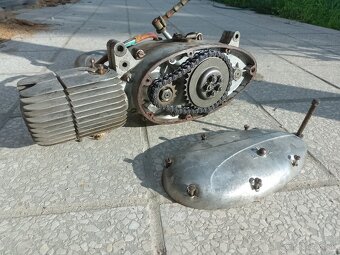Predam motor Jawa 555 - 5