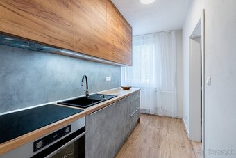 2,5 izbový byt s výťahom a balkónom Stred - 5