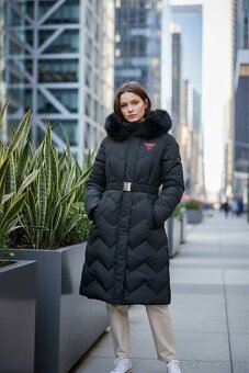 Tmavo modrá bunda Guess - 5