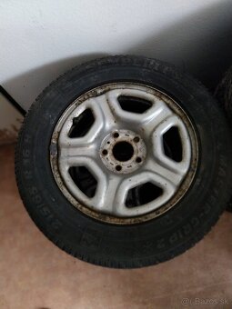 Dacia Duster 215/65/R16 - 5