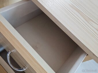 Predám detský písací stôl so sklom. Cfna 15€. BA. - 5