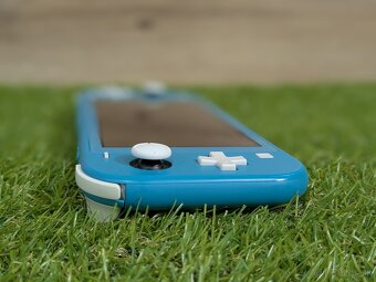 Nintendo Switch lite modré, púzdro a hra FIFA 18 - 5