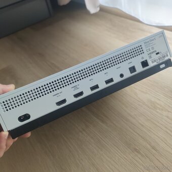 Xbox One S 1TB + Ovladač - 5