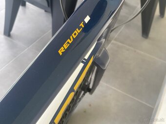 Giant Revolt L3 - 5