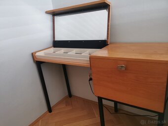 Retro drevený kozmetický stolík - 5