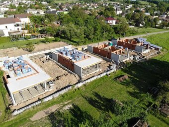 EXKLUZÍVNE - Výstavba štyroch päťizbových novostavieb začala - 5