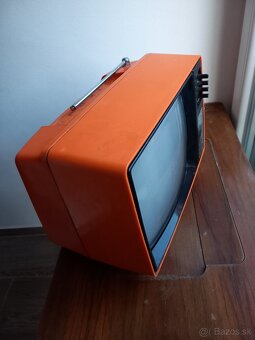 TV JUNOSŤ 402 BC cena 30 € - 5
