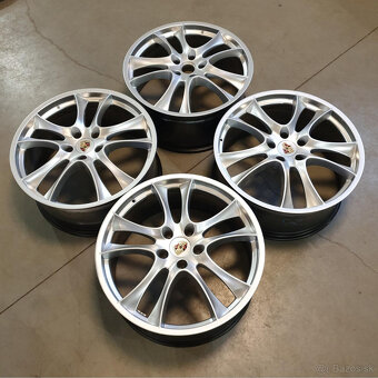 Hliníkové disky 5x130 R22 10J ET60 - 5