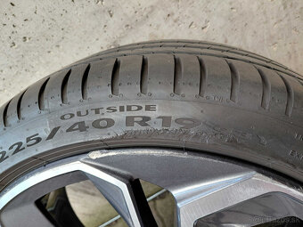 1ks Pirelli 225/40R19 - 5