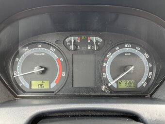 Fabia 1,2 htp 2003 klíma - 5