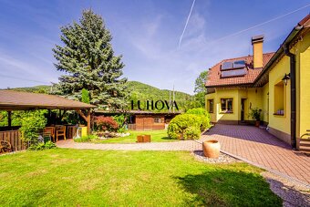 RODINNÝ dom s bazénom a krásnou záhradou - 5