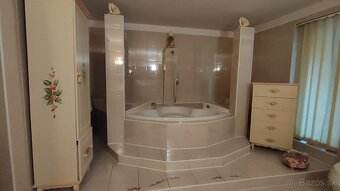 VÝRAZNE ZNÍŽENÁ CENA PREDAJ RODINNÉHO DOMU V KOMÁRNE - 5