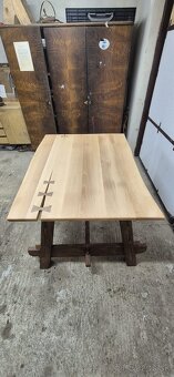 Masívny jedálenský stôl - 5