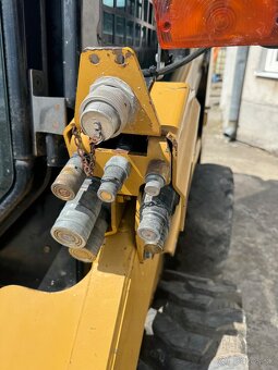 Caterpillar 226B2 so základnou lopatou.Výmením za nosič kont - 5