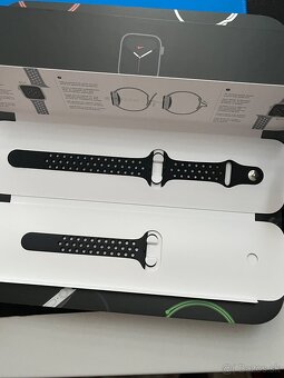 Apple Watch SE Nike Edition 44 mm Space Gray (GPS verzia) - 5