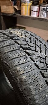 Predám zimnú pneumatiku Goodyear 245/40 r18 - 5