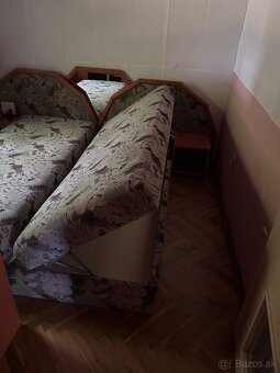 Gauč, postel a skriňa - 5