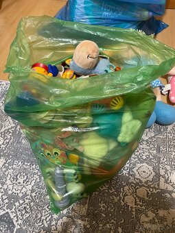 Predam cca 50ks hraciek celkova cena cca 100€ predame za 20€ - 5