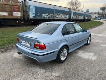 BMW 540i AT - ind. farba Silverstone - 5