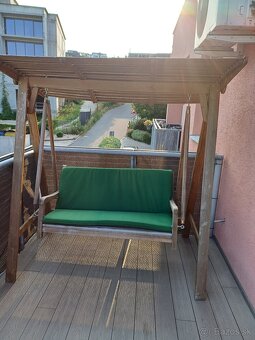 Drevená záhradná/balkónová hojdačka so strieškou - 5