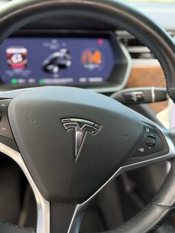 Tesla Model X - 5